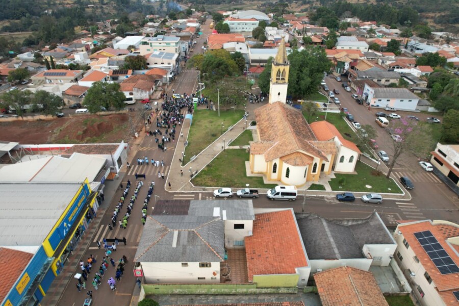 caminhada-ecologica-mobilizou-redes-de-ensino-e-instituicoes-locais-em-acao-de-conscientizacao-ambiental
